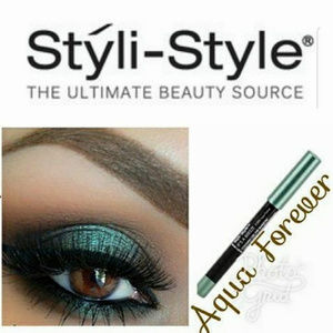 Cooling Gel Eyeshadow Pencil by Styli Style